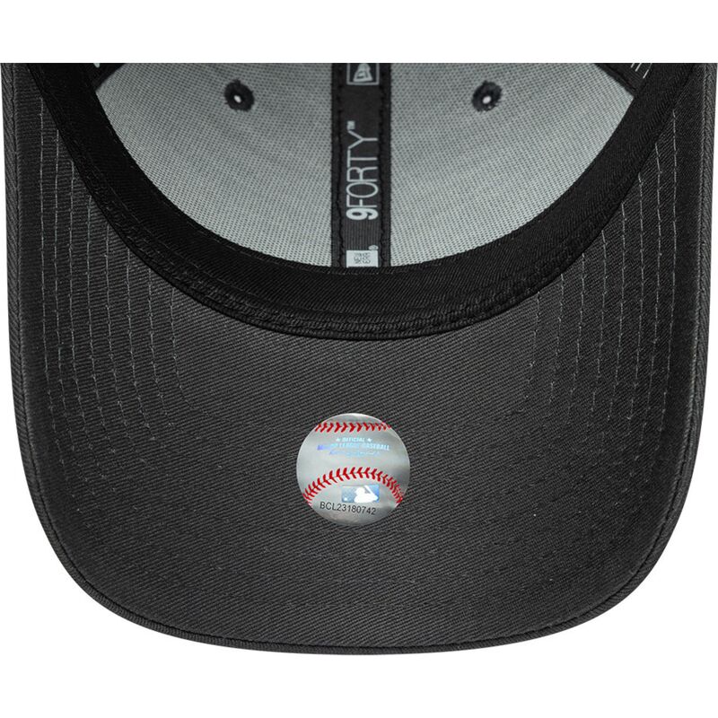 kasketter-buet-gra-justerbar-rem-9forty-metallic-outline-fra-new-york-yankees-mlb-af-new-era