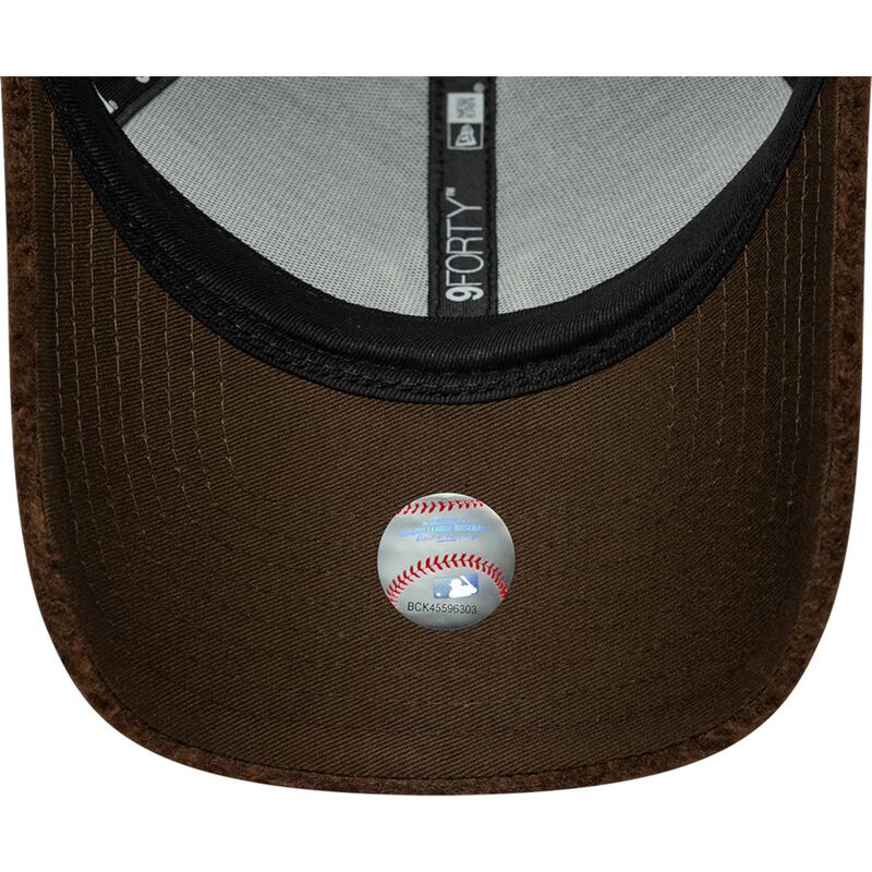 kasketter-buet-brun-snapback-9forty-winter-borg-fra-new-york-yankees-mlb-af-new-era kasketter-buet-brun-snapback-9forty-winter-borg-fra-new-york-yankees-mlb-af-new-era