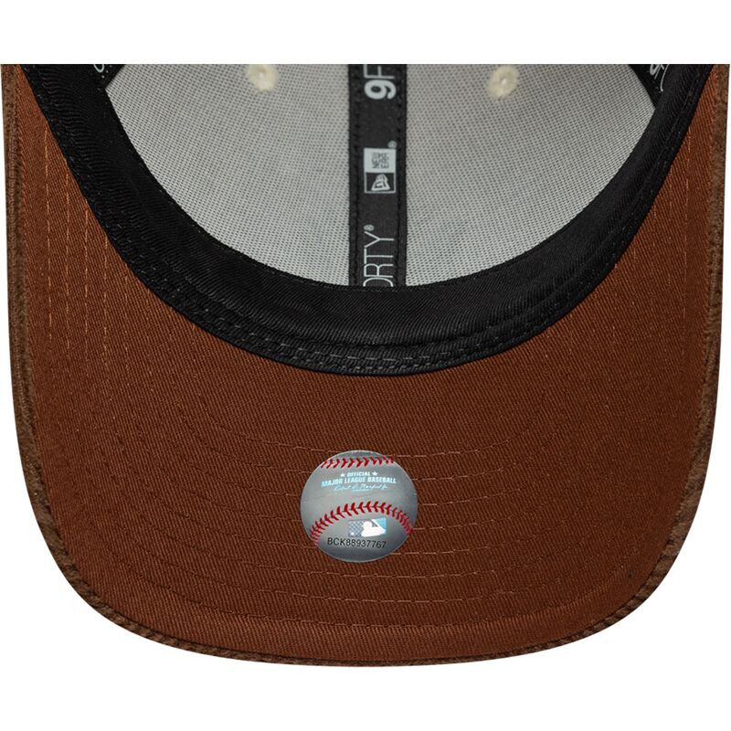 kasketter-buet-brun-justerbar-rem-9forty-m-crown-cord-fra-new-york-yankees-mlb-af-new-era