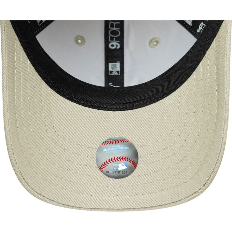 kasketter-buet-beige-justerbar-rem-til-barn-rosa-9forty-dino-icon-fra-new-york-yankees-mlb-af-new-era