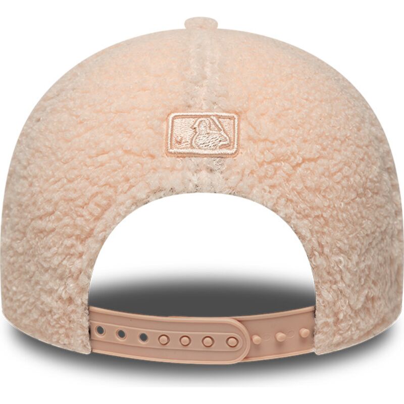kasketter-buet-lyserod-snapback-til-barn-rosa-9forty-m-crown-winter-borg-fra-new-york-yankees-mlb-af-new-era