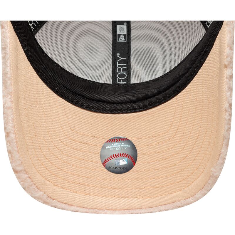 kasketter-buet-lyserod-snapback-til-barn-rosa-9forty-m-crown-winter-borg-fra-new-york-yankees-mlb-af-new-era
