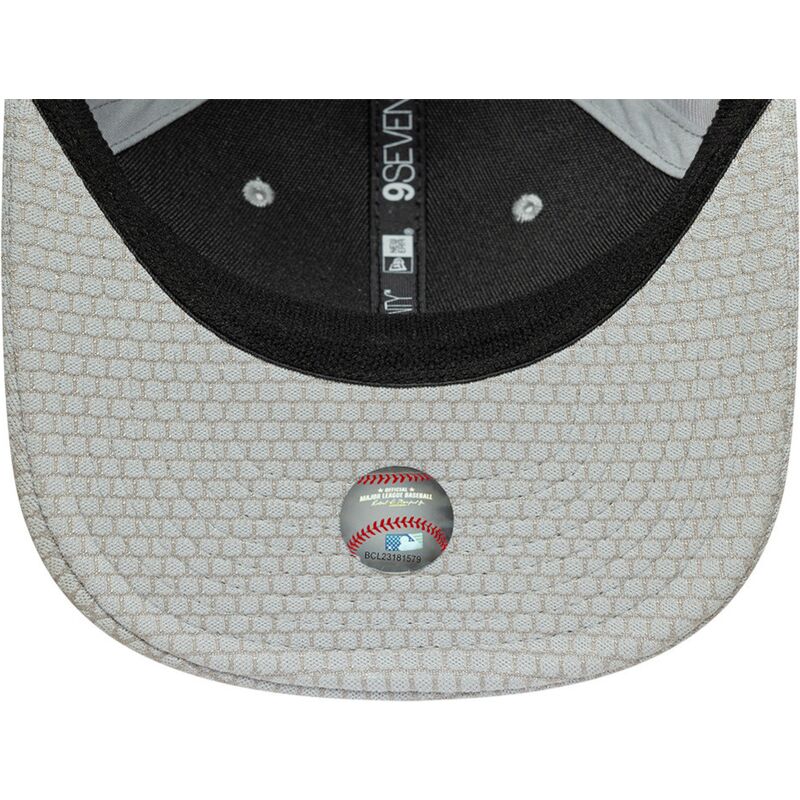 kasketter-buet-gra-snapback-9seventy-stretch-snap-mesh-flawless-fra-new-york-yankees-mlb-af-new-era