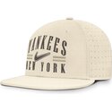 kasketter-flad-beige-tilpasset-dri-fit-true-structured-aero-bill-fra-new-york-yankees-mlb-af-nike