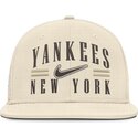 kasketter-flad-beige-tilpasset-dri-fit-true-structured-aero-bill-fra-new-york-yankees-mlb-af-nike