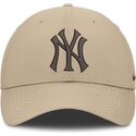 kasketter-buet-beige-justerbar-rem-club-structured-uv-poly-ripstop-fra-new-york-yankees-mlb-af-nike