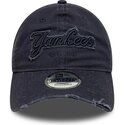 kasketter-buet-marinebla-justerbar-rem-9twenty-distress-wordmark-fra-new-york-yankees-mlb-af-new-era