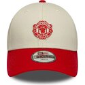 kasketter-buet-beige-justerbar-rem-til-barn-9forty-contrast-fra-manchester-united-football-club-premier-league-af-new-era