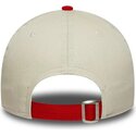 kasketter-buet-beige-justerbar-rem-til-barn-9forty-contrast-fra-manchester-united-football-club-premier-league-af-new-era