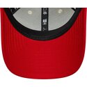 kasketter-buet-beige-justerbar-rem-til-barn-9forty-contrast-fra-manchester-united-football-club-premier-league-af-new-era