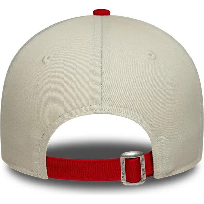 kasketter-buet-beige-justerbar-rem-9forty-contrast-fra-manchester-united-football-club-premier-league-af-new-era