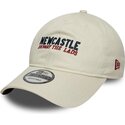 kasketter-buet-beige-justerbar-rem-9twenty-wordmark-howay-the-lads-fra-newcastle-united-football-club-premier-league-af-new-era