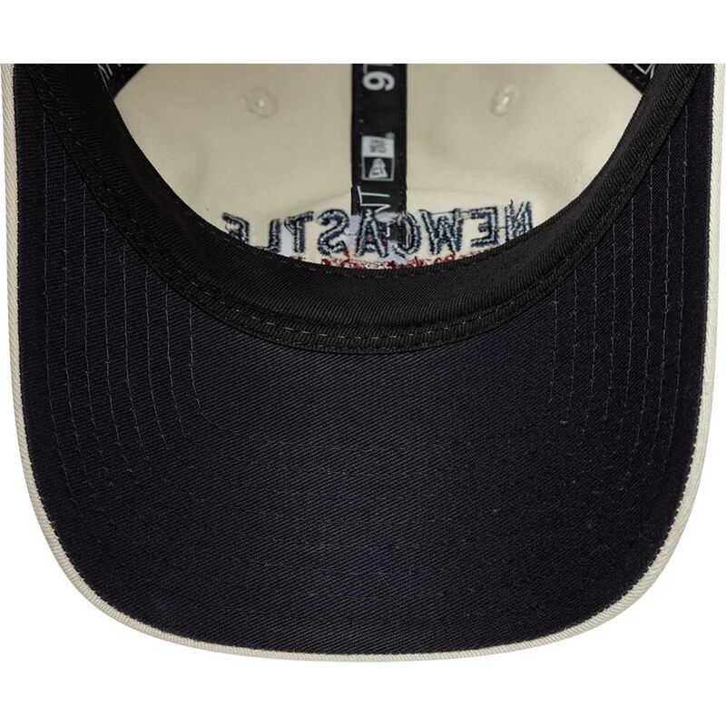 kasketter-buet-beige-justerbar-rem-9twenty-wordmark-howay-the-lads-fra-newcastle-united-football-club-premier-league-af-new-era