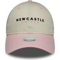 kasketter-buet-beige-justerbar-rem-rosa-9twenty-fra-newcastle-united-football-club-premier-league-af-new-era