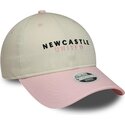 kasketter-buet-beige-justerbar-rem-rosa-9twenty-fra-newcastle-united-football-club-premier-league-af-new-era