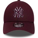 kasketter-buet-rod-justerbar-rem-9forty-team-outline-fra-new-york-yankees-mlb-af-new-era