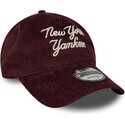 kasketter-buet-rod-justerbar-rem-9twenty-a-frame-cord-script-fra-new-york-yankees-mlb-af-new-era
