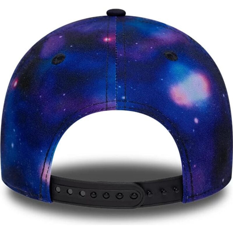 kasketter-buet-flerfarvet-snapback-til-barn-9forty-all-over-print-space-fra-new-york-yankees-mlb-af-new-era