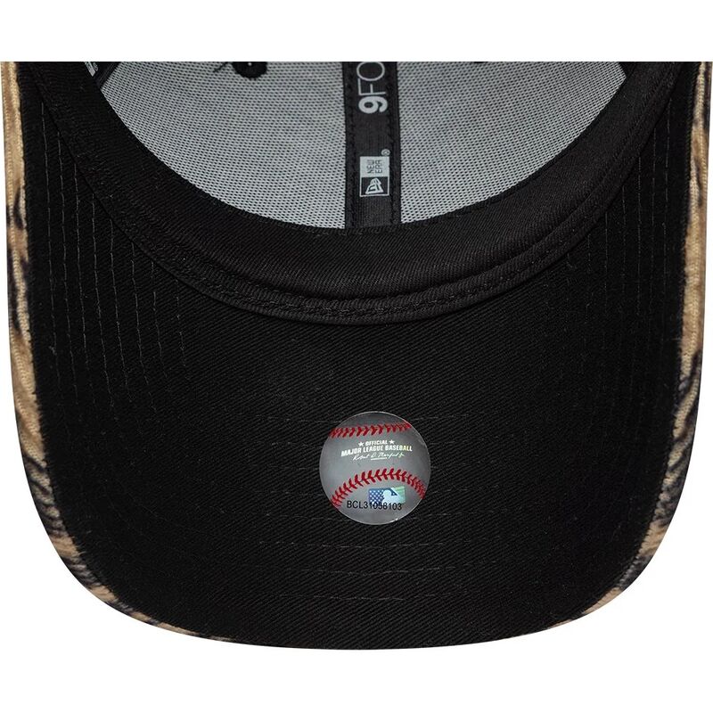 kasketter-buet-leopard-justerbar-rem-9forty-ocelot-print-fra-new-york-yankees-mlb-af-new-era