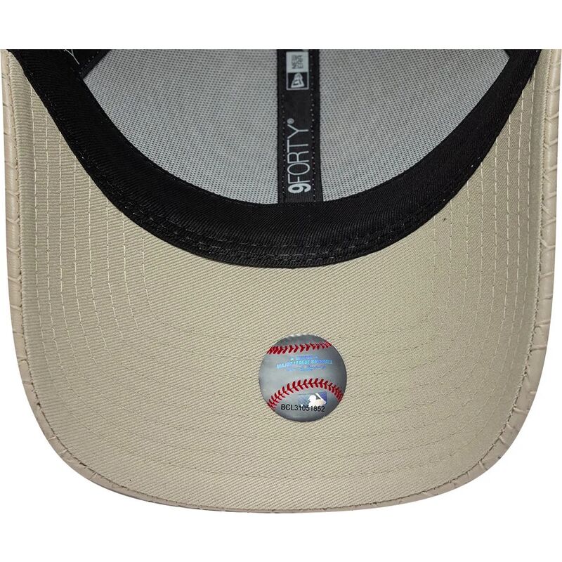kasketter-buet-beige-justerbar-rem-9forty-pu-weave-fra-new-york-yankees-mlb-af-new-era