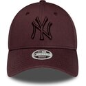 kasketter-buet-rod-justerbar-rem-9forty-league-essential-fra-new-york-yankees-mlb-af-new-era