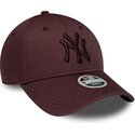 kasketter-buet-rod-justerbar-rem-9forty-league-essential-fra-new-york-yankees-mlb-af-new-era