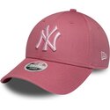 kasketter-buet-lyserod-justerbar-rem-9forty-league-essential-cas-fra-new-york-yankees-mlb-af-new-era