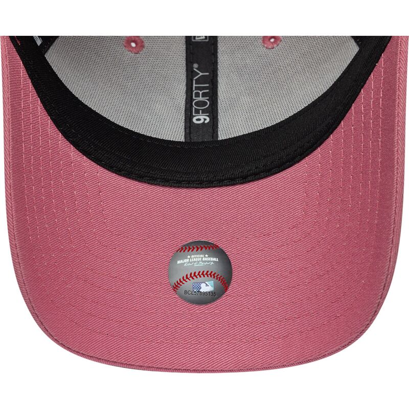 kasketter-buet-lyserod-justerbar-rem-9forty-league-essential-cas-fra-new-york-yankees-mlb-af-new-era