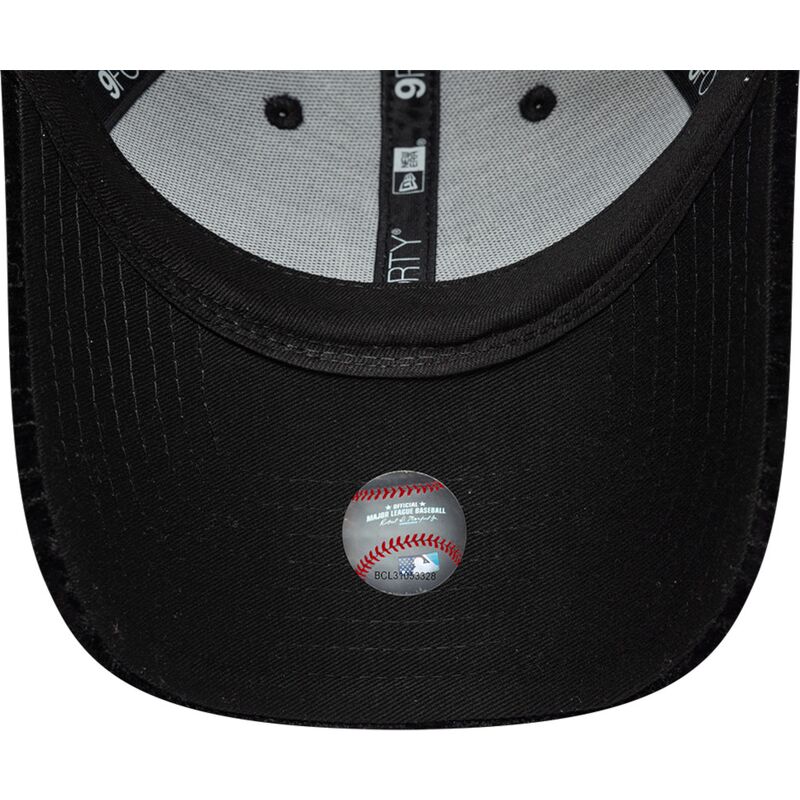 kasketter-buet-sort-justerbar-rem-9forty-velour-fra-new-york-yankees-mlb-af-new-era kasketter-buet-sort-justerbar-rem-9forty-velour-fra-new-york-yankees-mlb-af-new-era