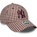 kasketter-buet-rod-justerbar-rem-9forty-m-crown-houndstooth-fra-new-york-yankees-mlb-af-new-era