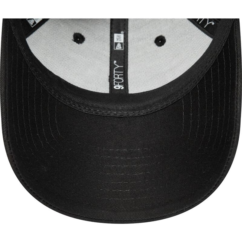 sort-justerbar-curved-kasket-med-sort-logo-9forty-league-essential-fra-new-york-yankees-mlb-fra-new-era