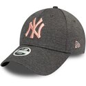 gra-justerbar-curved-cap-med-lyserodt-logo-9forty-tech-jersey-fra-new-york-yankees-mlb-fra-new-era