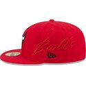 kasketter-flad-rod-tilpasset-59fifty-side-script-fra-chicago-bulls-nba-af-new-era