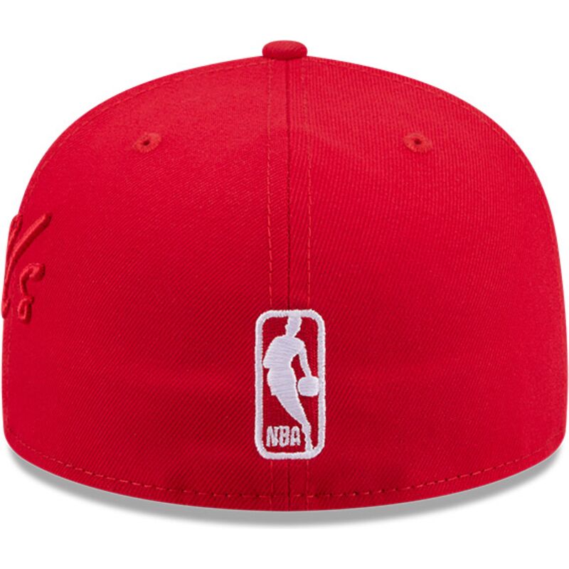 kasketter-flad-rod-tilpasset-59fifty-side-script-fra-chicago-bulls-nba-af-new-era