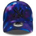 kasketter-buet-flerfarvet-snapback-til-barn-9forty-all-over-print-space-fra-new-york-yankees-mlb-af-new-era