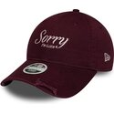 kasketter-buet-rod-justerbar-rem-9twenty-slogan-sorry-i-m-late-af-new-era
