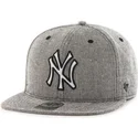 sort-snapback-kasket-med-flad-skygge-og-denimstof-fra-mlb-new-york-yankees-fra-47-brand