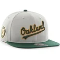 gra-snapback-kasket-med-flad-skygge-og-sidelogo-fra-mlb-oakland-athletics-af-47-brand