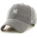 gra-kasket-med-buet-skygge-og-lille-mlb-new-york-yankees-logo-fra-47-brand