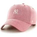 rod-kasket-med-buet-skygge-og-lille-hvidt-logo-af-mlb-new-york-yankees-fra-47-brand