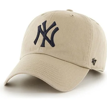 kasket-med-buet-skygge-beige-med-stort-frontlogo-fra-mlb-new-york-yankees-fra-47-brand