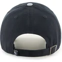 sort-kasket-med-buet-skygge-gra-skygge-og-stort-frontlogo-af-new-york-yankees-fra-47-brand