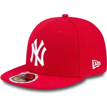 kasketter-flad-rod-tilpasset-til-barn-59fifty-essential-fra-new-york-yankees-mlb-af-new-era
